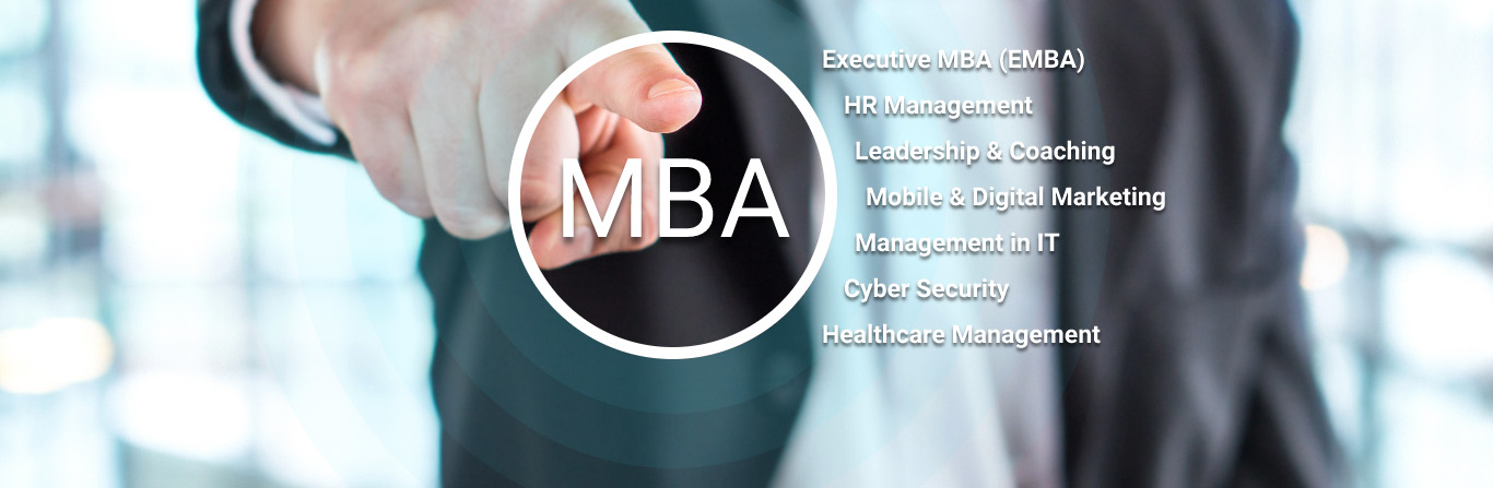 Geschäftsmann zeigt auf MBA-Schild.